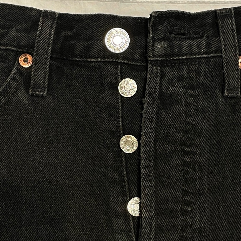 Re/done black cutoff denim shorts 🖤 26 waist, 14 length - Picture 3 of 5